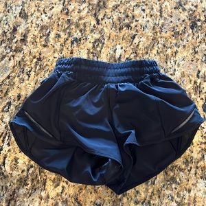 Lululemon black hotty hot shorts size 2
